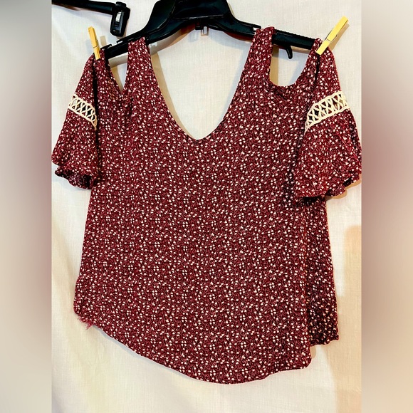 MOSSIMO COLD SHOULDER TOP EUC - Picture 1 of 7